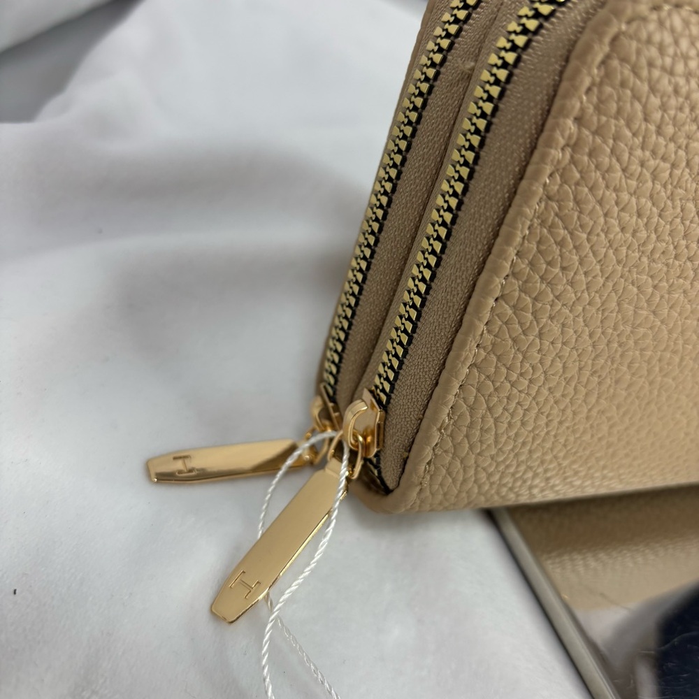 HALSTON Double Zip-around Wallet Beige Pebbled Gold Logo NWT $58 - Picture 5 of 12